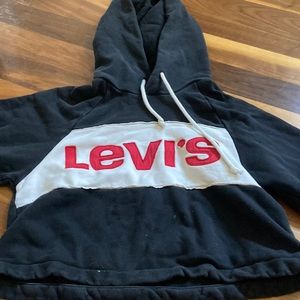 levi’s sweatshirt